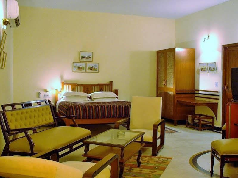 Hotel Inn Season Mahāmandir Esterno foto